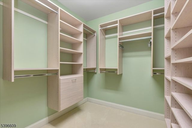 4 Ayers Ct, Metuchen Boro, NJ 08840