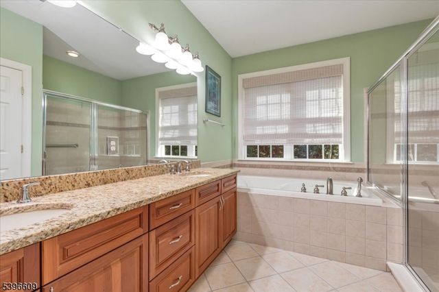 4 Ayers Ct, Metuchen Boro, NJ 08840