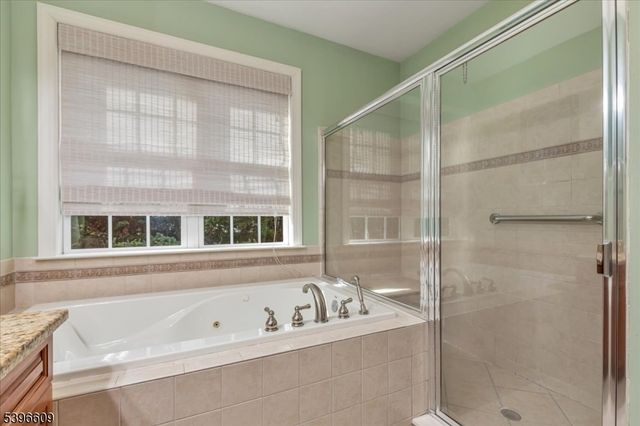 4 Ayers Ct, Metuchen Boro, NJ 08840