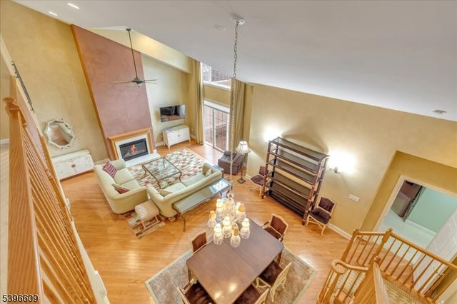 4 Ayers Ct, Metuchen Boro, NJ 08840