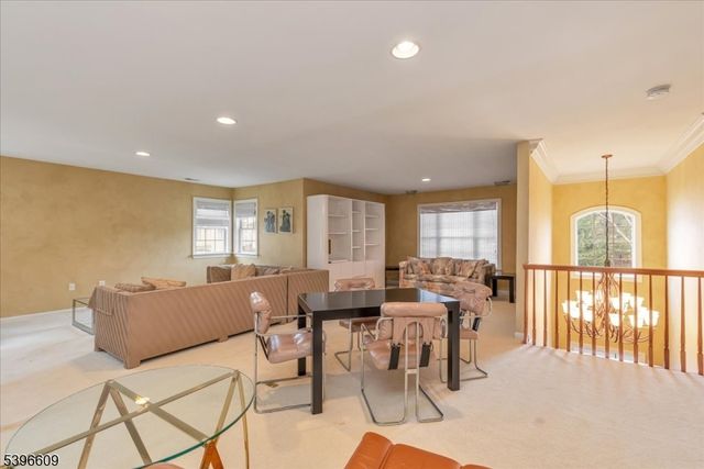 4 Ayers Ct, Metuchen Boro, NJ 08840