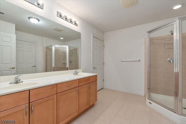 4 Ayers Ct, Metuchen Boro, NJ 08840