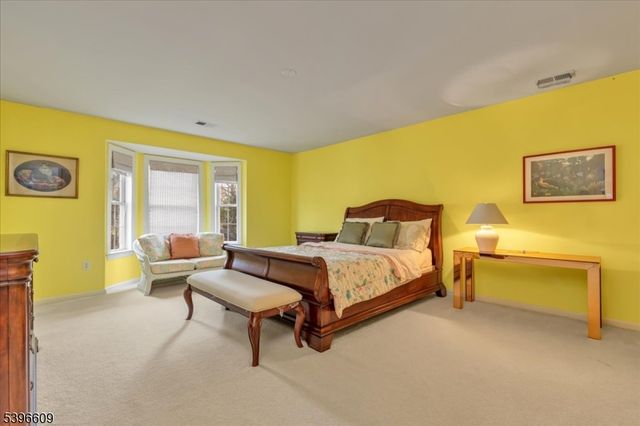 4 Ayers Ct, Metuchen Boro, NJ 08840