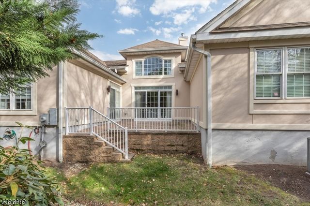 4 Ayers Ct, Metuchen Boro, NJ 08840