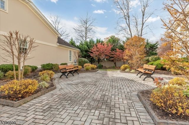 4 Ayers Ct, Metuchen Boro, NJ 08840