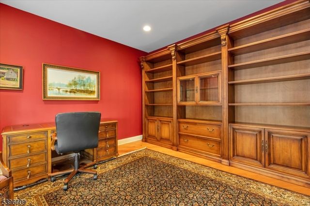 4 Ayers Ct, Metuchen Boro, NJ 08840