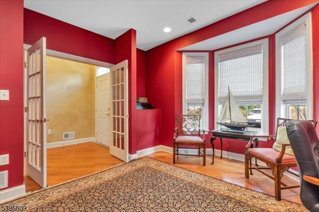 4 Ayers Ct, Metuchen Boro, NJ 08840