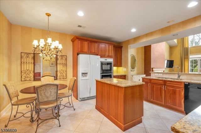 4 Ayers Ct, Metuchen Boro, NJ 08840