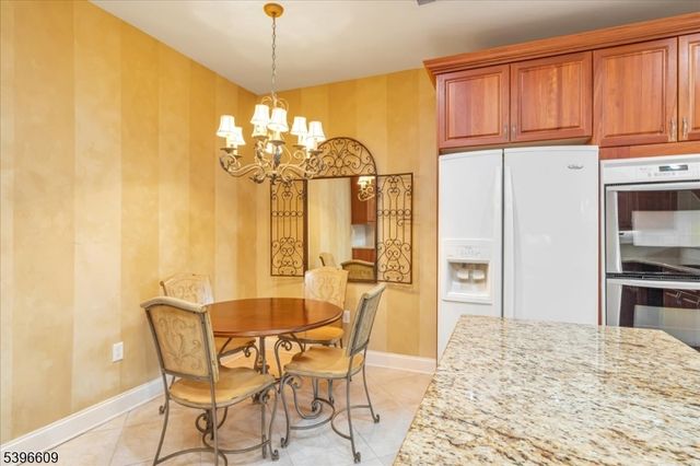 4 Ayers Ct, Metuchen Boro, NJ 08840