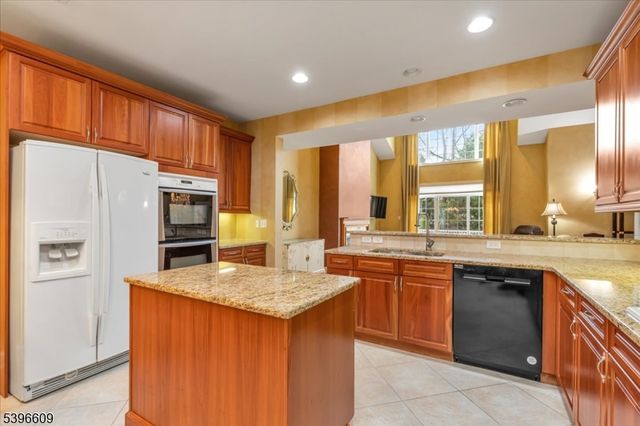 4 Ayers Ct, Metuchen Boro, NJ 08840