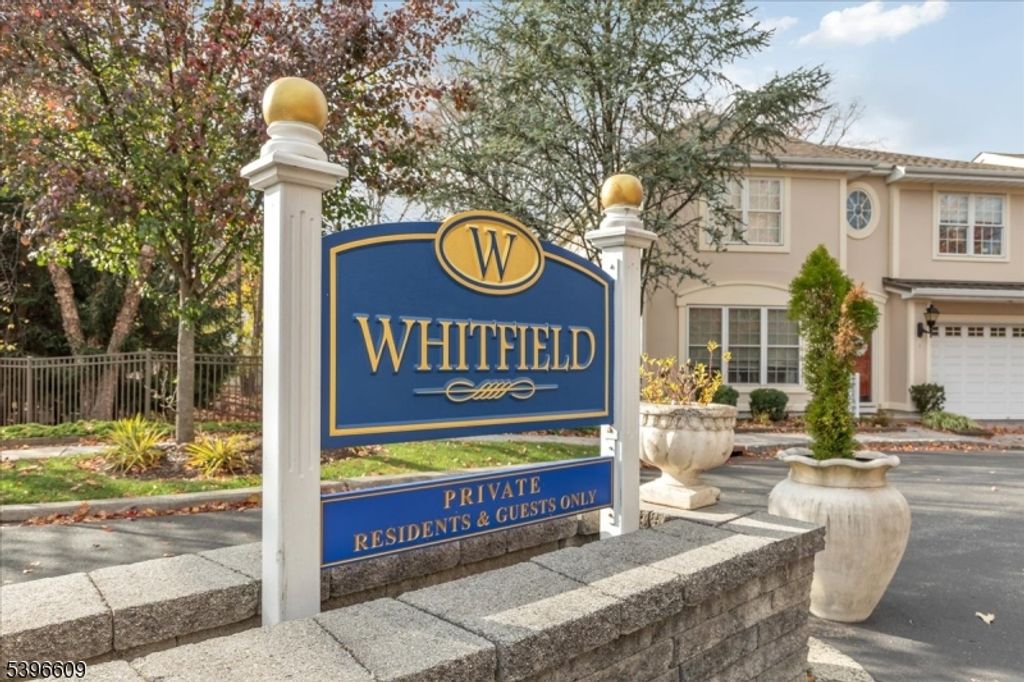 4 Ayers Ct, Metuchen Boro, NJ 08840