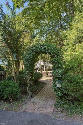 285 E Queens DR, Williamsburg, VA 23185