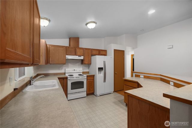 2261 E Phillips Lake Loop Road, Shelton, WA 98584