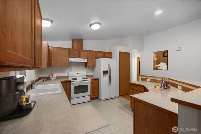 2261 E Phillips Lake Loop Road, Shelton, WA 98584