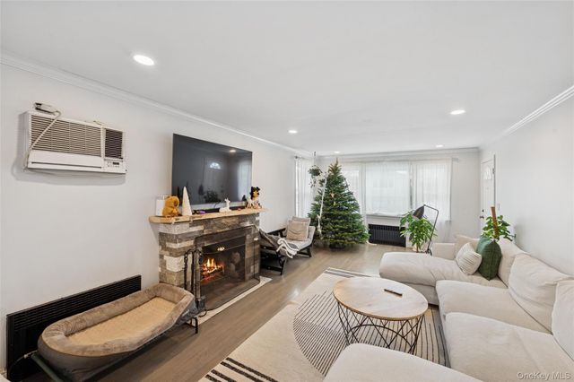 1038 Traymore Boulevard, Island Park, NY 11558