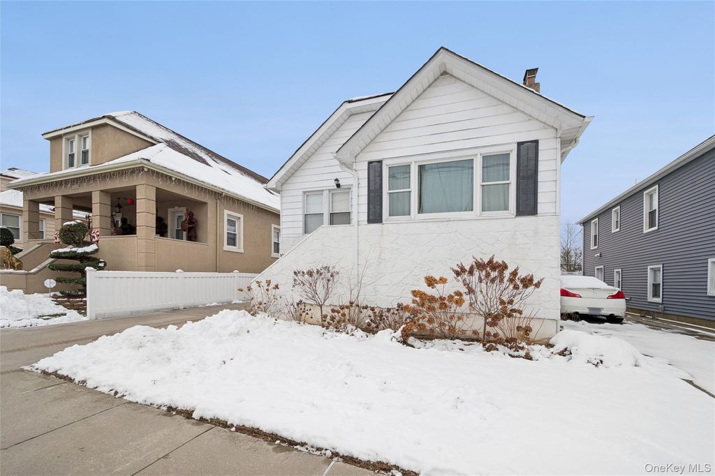 1038 Traymore Boulevard, Island Park, NY 11558 — photo 2