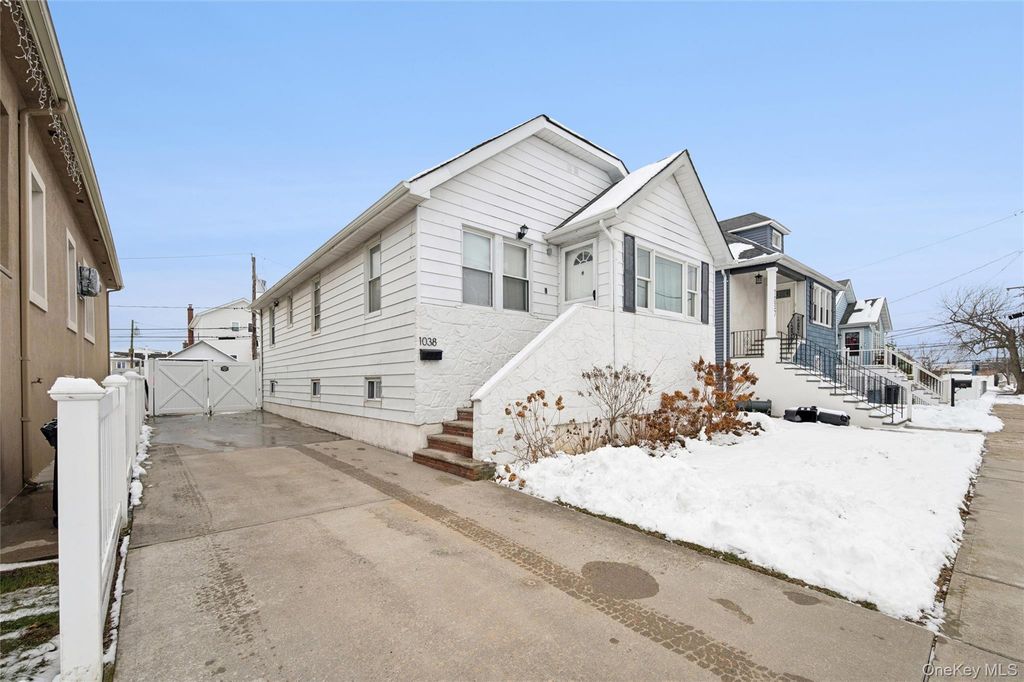 1038 Traymore Boulevard, Island Park, NY 11558 — photo 3