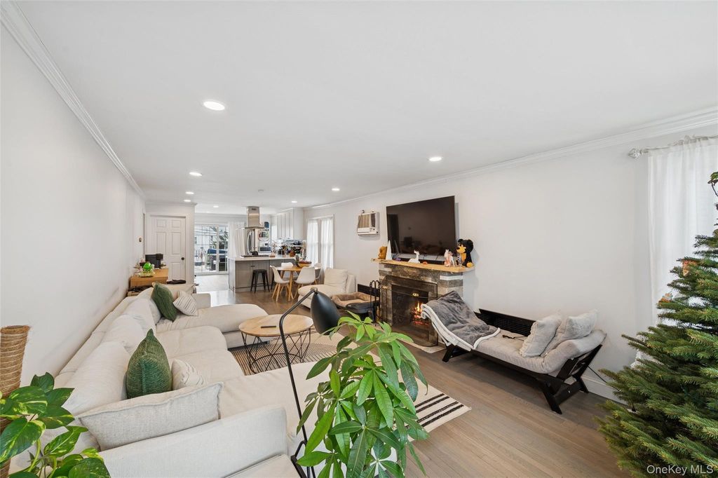 1038 Traymore Boulevard, Island Park, NY 11558 — photo 5