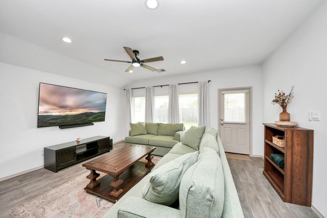 1137 Buffalograss Trail, Sealy, TX 77474