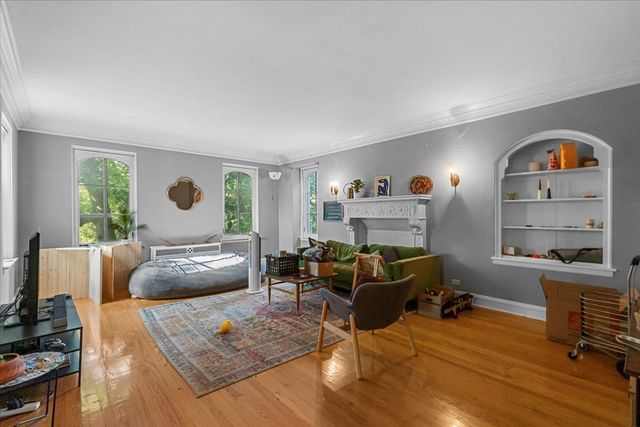 2712 W Logan Boulevard 3, Chicago, IL 60647