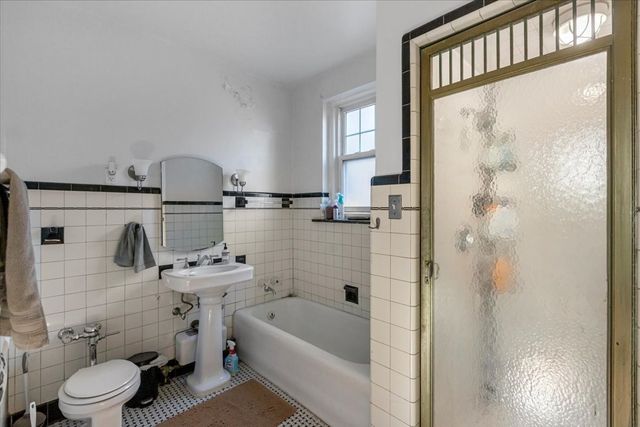 2712 W Logan Boulevard 3, Chicago, IL 60647