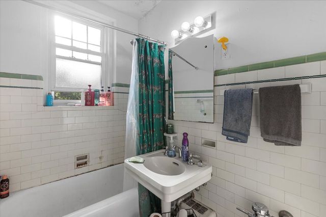 2712 W Logan Boulevard 3, Chicago, IL 60647
