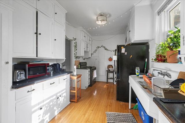 2712 W Logan Boulevard 3, Chicago, IL 60647