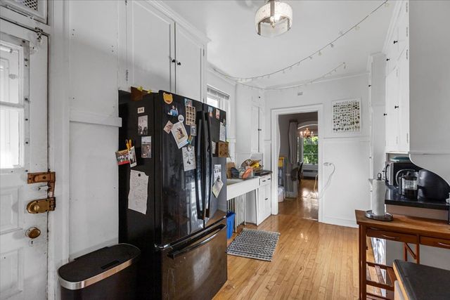 2712 W Logan Boulevard 3, Chicago, IL 60647