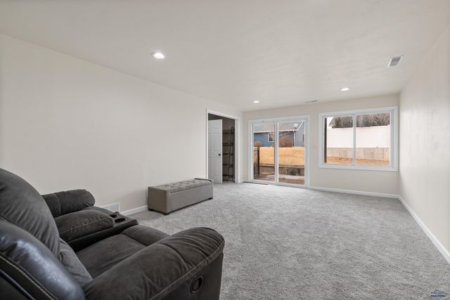 6818 CAMBRIDGE CT, Summerset, SD 57718