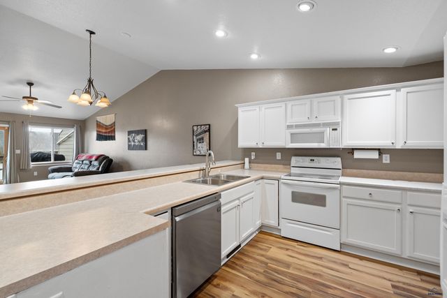 6818 CAMBRIDGE CT, Summerset, SD 57718