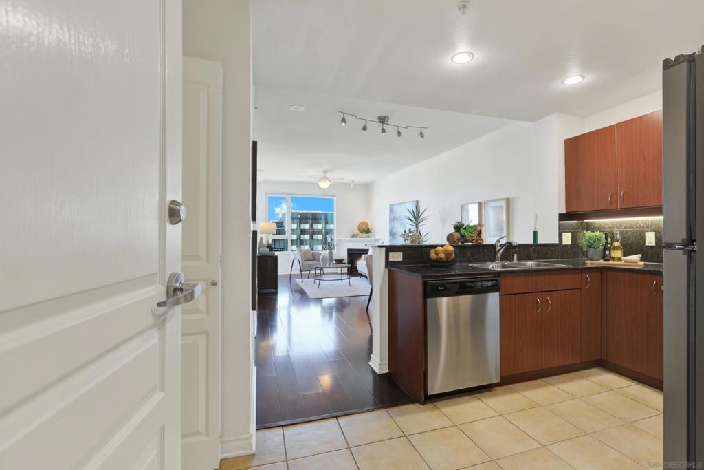 300 W Beech Street 805, San Diego, CA 92101 — photo 4