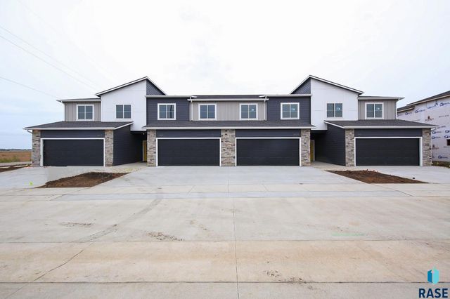 2421 E Caolinn Pl Place, Brandon, SD 57005