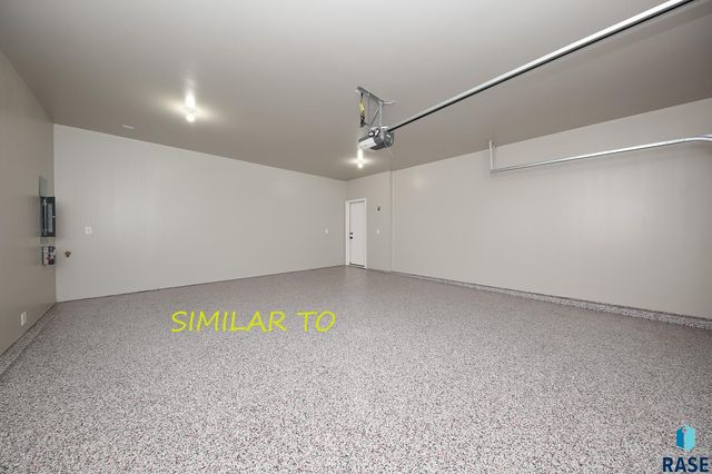 2421 E Caolinn Pl Place, Brandon, SD 57005