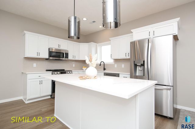 2421 E Caolinn Pl Place, Brandon, SD 57005