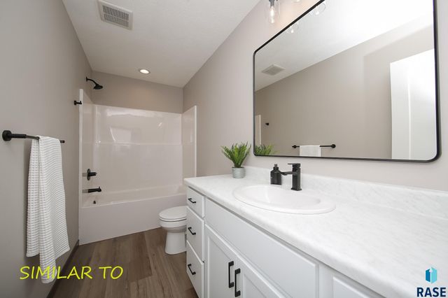 2421 E Caolinn Pl Place, Brandon, SD 57005