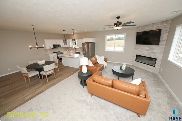 2421 E Caolinn Pl Place, Brandon, SD 57005