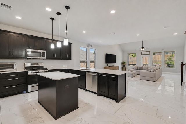 213 Buffalo Ridge DR, Manchaca, TX 78652