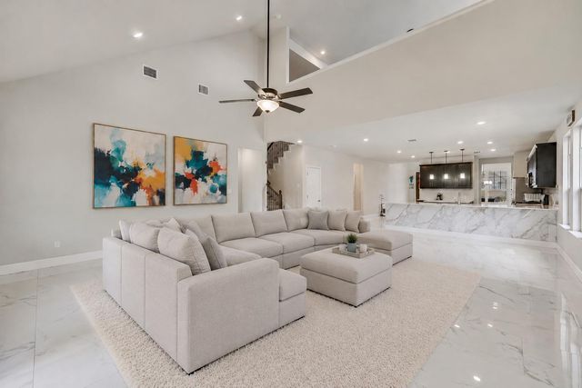 213 Buffalo Ridge DR, Manchaca, TX 78652