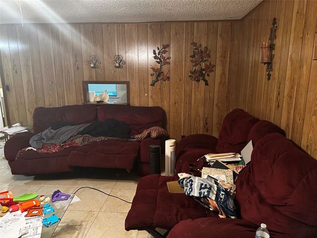 321 Olive Street, Huntsville, TX 77340