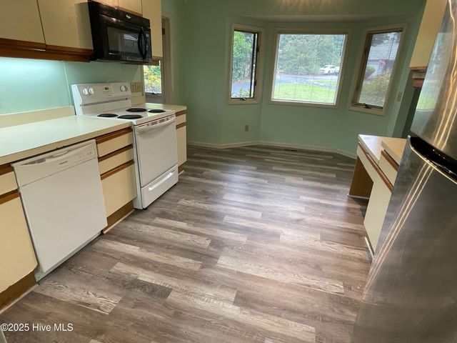 118 Fox Run Court, Seven Lakes, NC 27376
