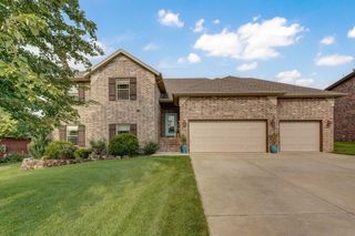 1581 North Oakfair Place, Springfield, MO 65802