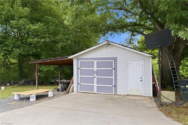 2816 Old Liberty Road, Randleman, NC 27317