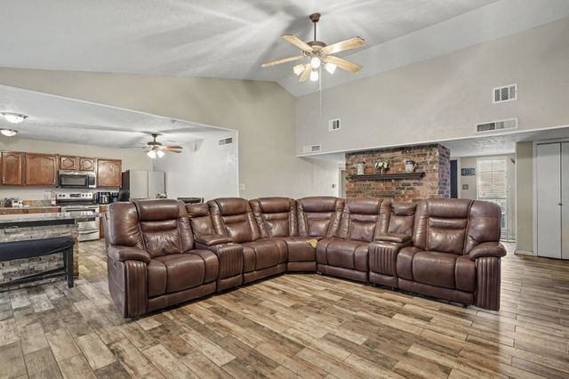 3916 Longmeadow Way, Fort Worth, TX 76133