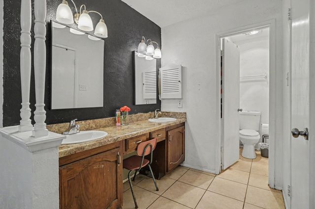 3916 Longmeadow Way, Fort Worth, TX 76133