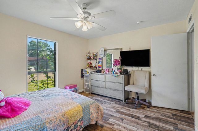 3916 Longmeadow Way, Fort Worth, TX 76133