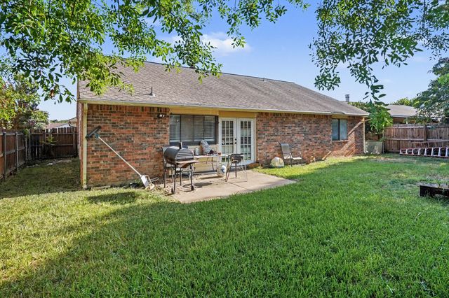 3916 Longmeadow Way, Fort Worth, TX 76133