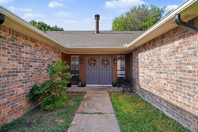 3916 Longmeadow Way, Fort Worth, TX 76133
