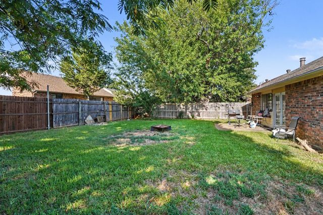 3916 Longmeadow Way, Fort Worth, TX 76133