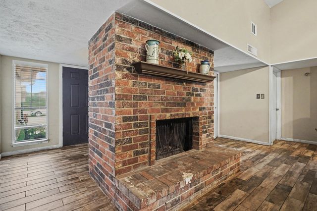 3916 Longmeadow Way, Fort Worth, TX 76133