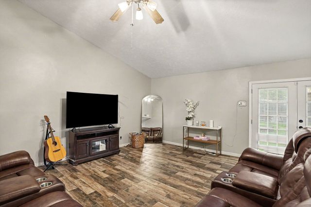 3916 Longmeadow Way, Fort Worth, TX 76133